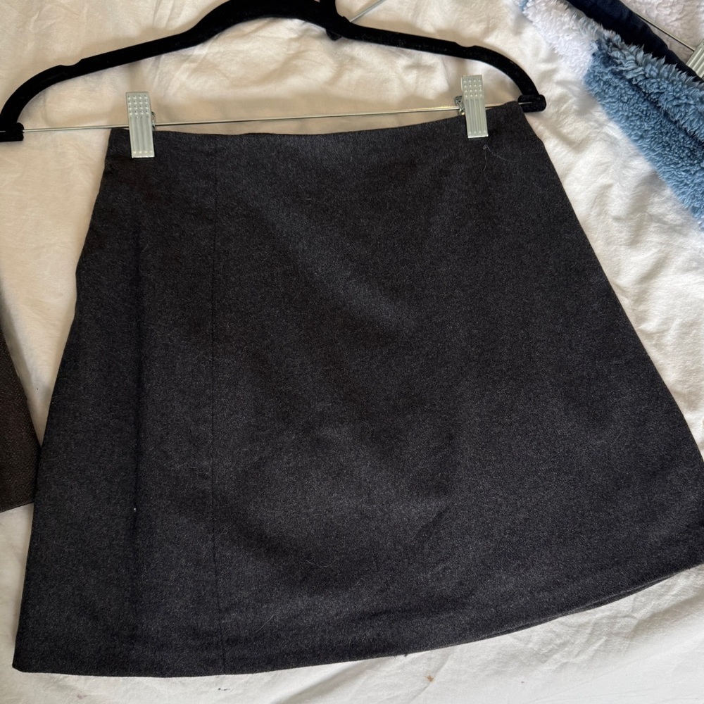 Aritzia Wilfred dark grey mini skirt